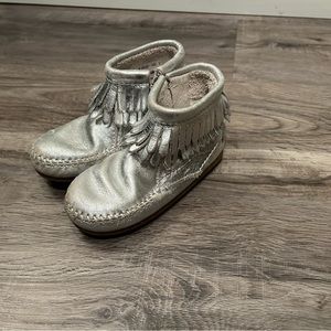 Girls minni tonka shoes size 6